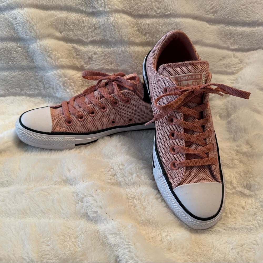 Women’s pink Converse. Size 7